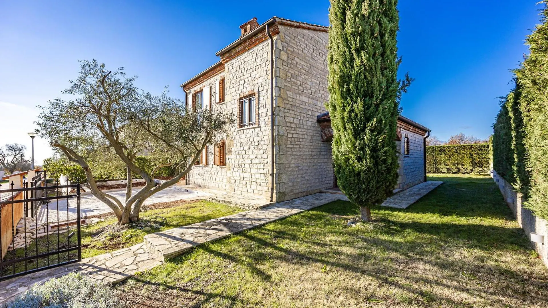 Villa Ana Paradiz For 8 People In Central Istria With Private Pool & Pet Friendly Jursici Хорватия